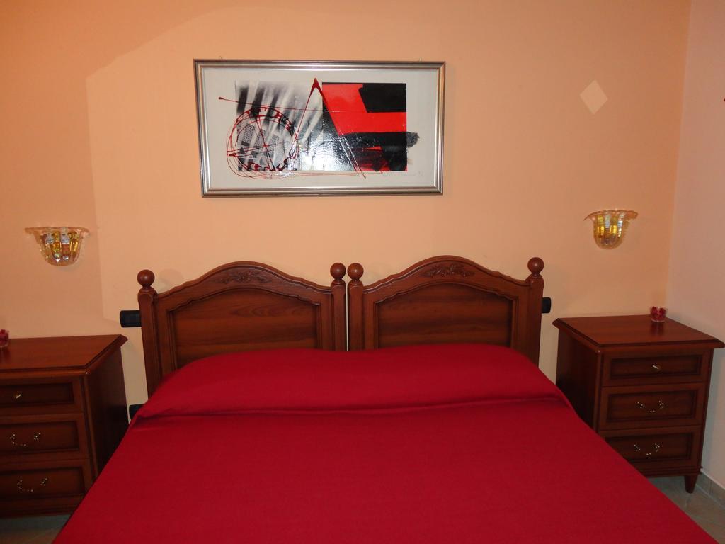 Pinus Rooms Benevento Habitación foto